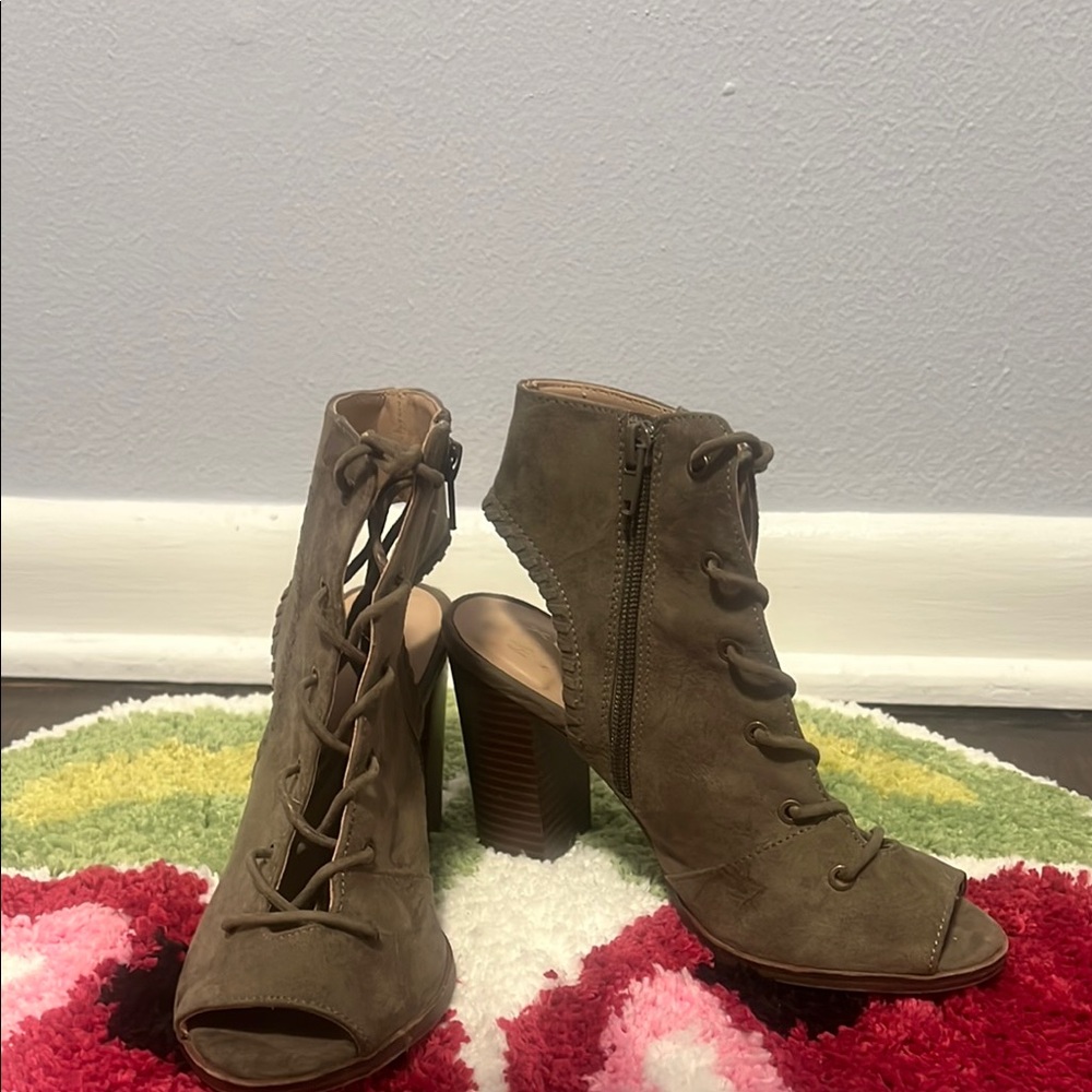 Women's Lace-Up Heeled Boots